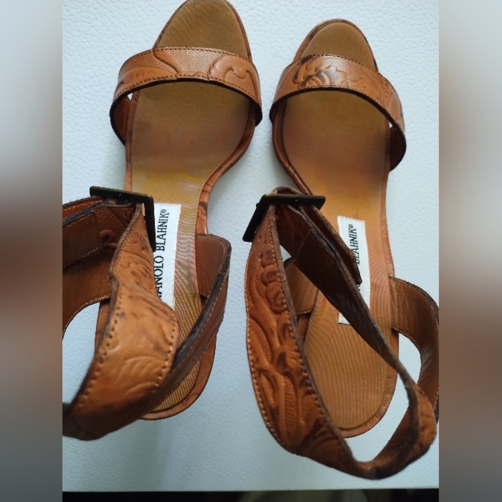 MANOLO BLAHNIK LEATHER WRAP AROUND ANKLE SANDALS - Picture 3 of 12